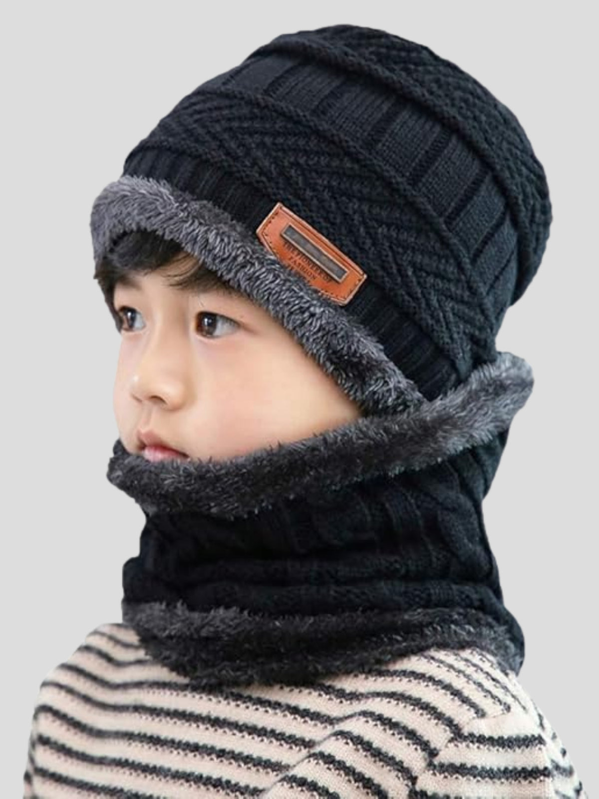 Kid's cap with round neck muffler